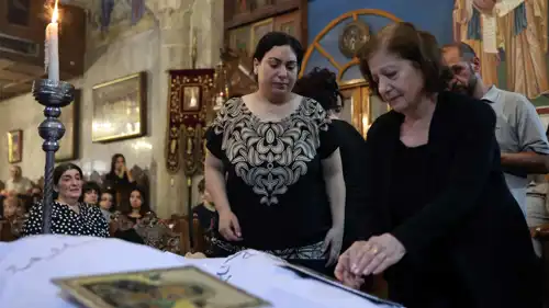 مراسم جنازة قتلى غارة إسرائيلية استهدفت كنيسة العائلة المقدسة في مدينة غزة