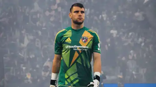 مارتن بايس حارس مرمى منتخب إندونيسيا