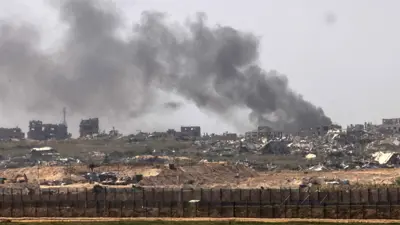 دخان يتصاعد جراء القصف الإسرائيلي في غزة