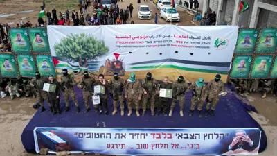 جانب من تبادل الأسرى في المرحلة الأولى 