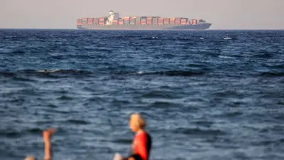 سفينة حاويات في البحر الأحمر