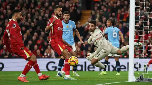 محمد صلاح خلال مبرااة ليفربول ومانشستر سيتي