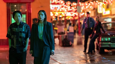 مشهد من مسلسل "إنتيريور تشاينا تاون"