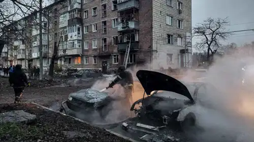 فرق إنقاذ تعمل على إخماد حريق رغم هدنة عيد الفصح