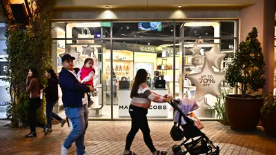 أسرة أمريكية تتسوق