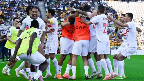 خوان بيزيرا مع لاعبي الزمالك