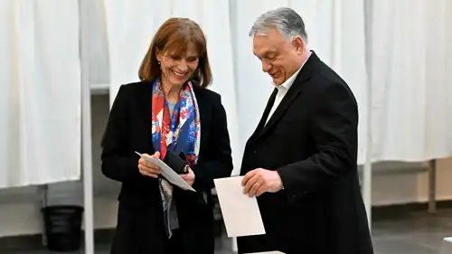 رئيس وزراء المجر فيكتور أوربان يدلي بصوته في الانتخابات