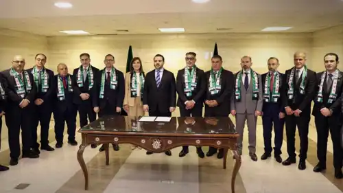 الشيباني يلتقي عددا من الدبلوماسيين المنشقين عن النظام السابق