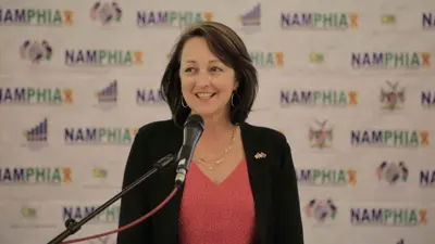 السفيرة الأمريكية ليزا جونسون