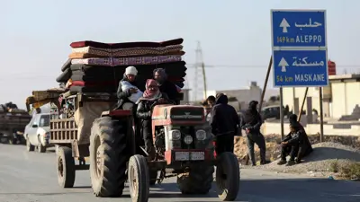 نازحون سوريون فرّوا من الاشتباكات في حلب