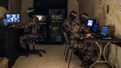 عناصر من الوحدة السيبرانية في حماس