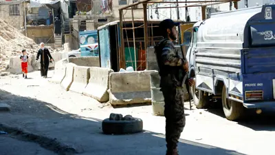 فرد من الأمن السوري