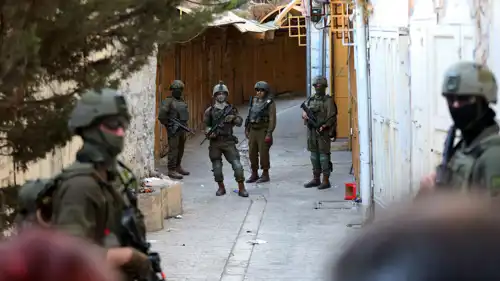 جنود إسرائيليون في الخليل بالضفة الغربية