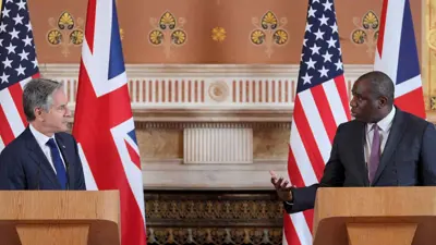 وزيرا خارجية أمريكا وبريطانيا خلال مؤتمر صحفي في لندن