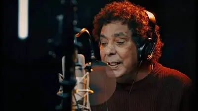  الفنان المصري محمد منير