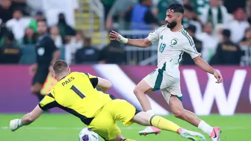 صالح أبو الشامات في مباراة السعودية وإندونيسيا