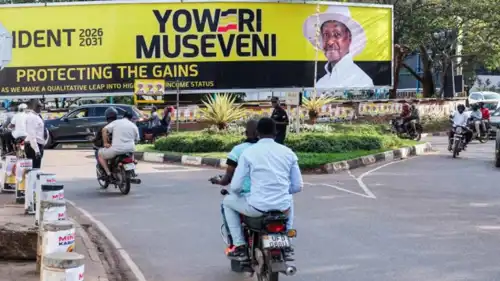 لافتة دعائية للرئيس الأوغندي يوري موسيفيني 