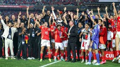 لاعبو الأهلي المصري يحتفلون بلقب إنتركونتيننتال