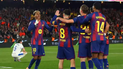 لاعبو برشلونة الإسباني