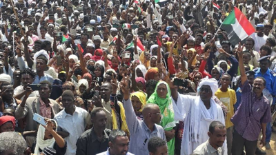  حشود شعبية ترحب بتشكيل حكومة السلام السودانية
