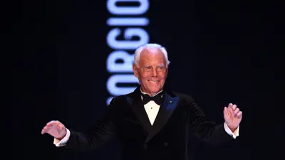 مصمم الأزياء الإيطالي جورجيو أرماني