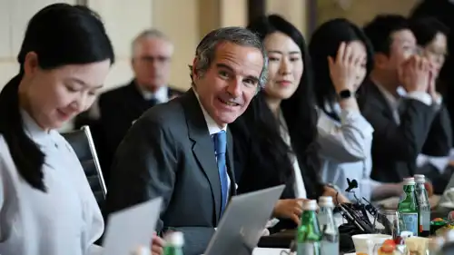 غروسي يتحدث في مؤتمر صحفي في سيؤول