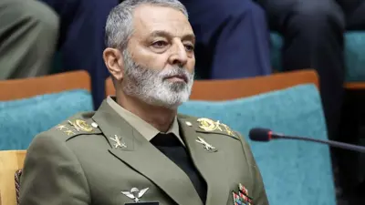  القائد العام للجيش الإيراني، اللواء عبد الرحيم موسوي،