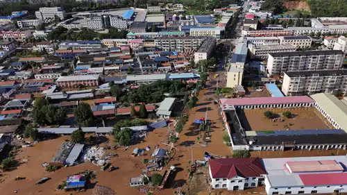 الأمطار تغرق ضواحي بكين