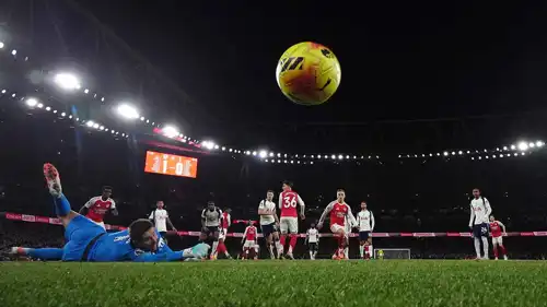 آرسنال يكتيح توتنهام