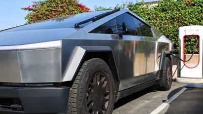 سيارة سايبرتراك الكهربائية