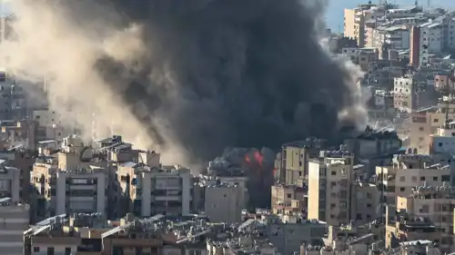 أعمدة الدخان تتصاعد عقب القصف الإسرائيلي على الضاحية الجنوبية
