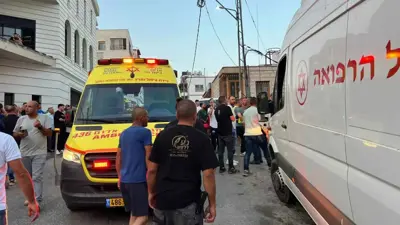 سيارات تابعة لنجمة داوود تخلي الجرحى إثر القصف الذي استهدف مجدل شمس