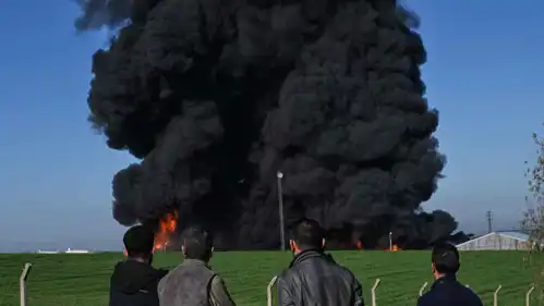 النيران تلتهم مستودعا نفطيا قرب أربيل