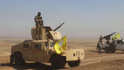 عناصر تابعة لقوات سوريا الديمقراطية