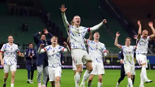 احتفال لاعبي منتخب النرويج