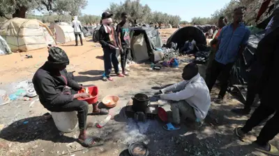 مهاجرون أفارقة في مخيم بصفاقس