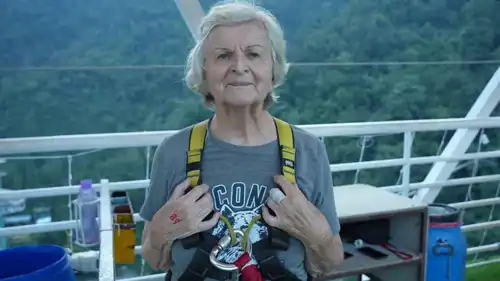 المسنة التي نفذت القفزة