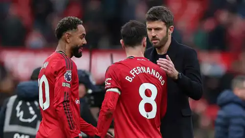 مايكل كاريك مدرب مانشستر يونايتد