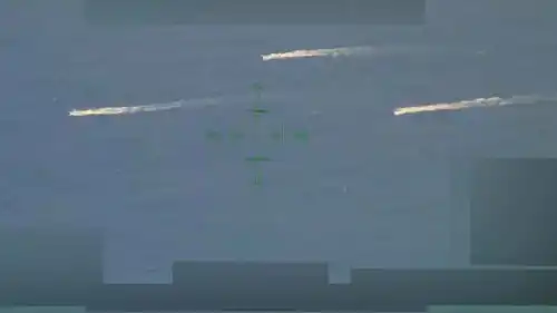 لحظة استهداف القوارب الثلاثة