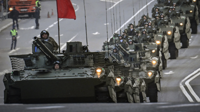 استعراض عسكري للقوات الروسية