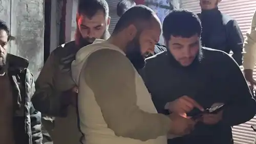 مسؤولون بوزارة الدفاع في موقع الهجوم