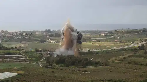 القصف الإسرائيلي لجسر القاسمية في لبنان