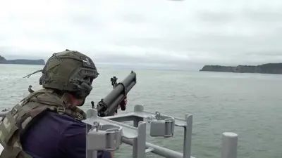 جندي روسي على متن سفينة