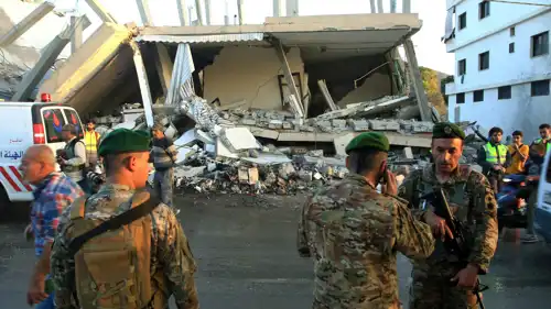 أفراد من الجيش اللبناني في محيط منطقة اغتيال طبطبائي