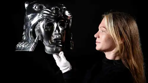 قناع أنتوني دانييلز في فيلم "الإمبراطورية تضرب مجدداً"