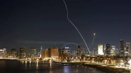 اعتراض صواريخ أطلقتها إيران على تل أبيب