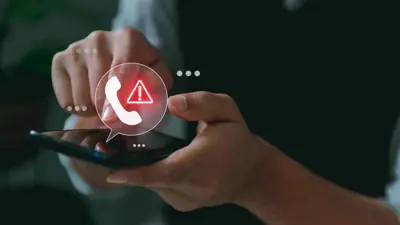 تحذير العلامة الحمراء من المحتالين عبر الإنترنت