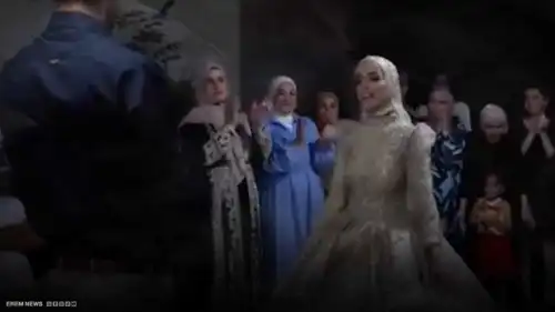 عروس تغني بلغة الإشارة