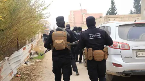 عناصر من الأمن السوري خلال العملية