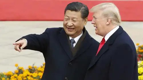 الرئيس الأمريكي دونالد ترامب ونظيره الصيني شي جين بينغ